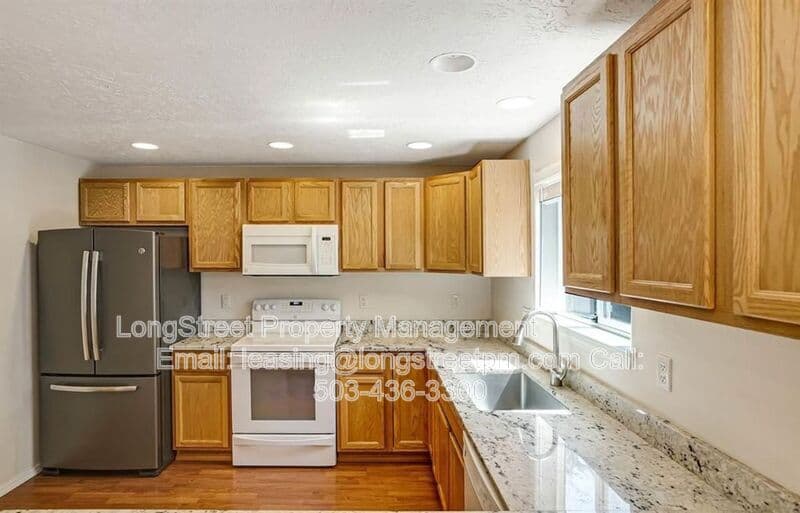 Adair Village House: 332 NE Carmen Pl
