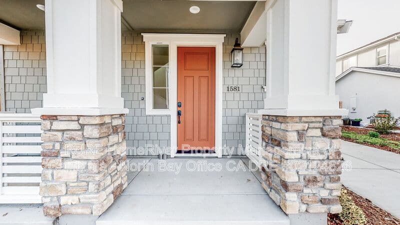 Santa Rosa House: 1581 Country Manor Drive