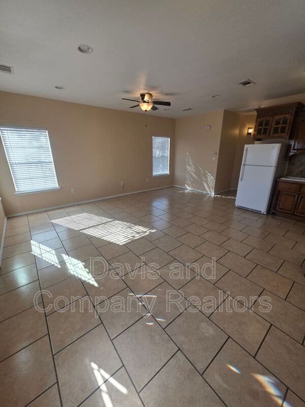 Midland Condo: 200 Mitchell St