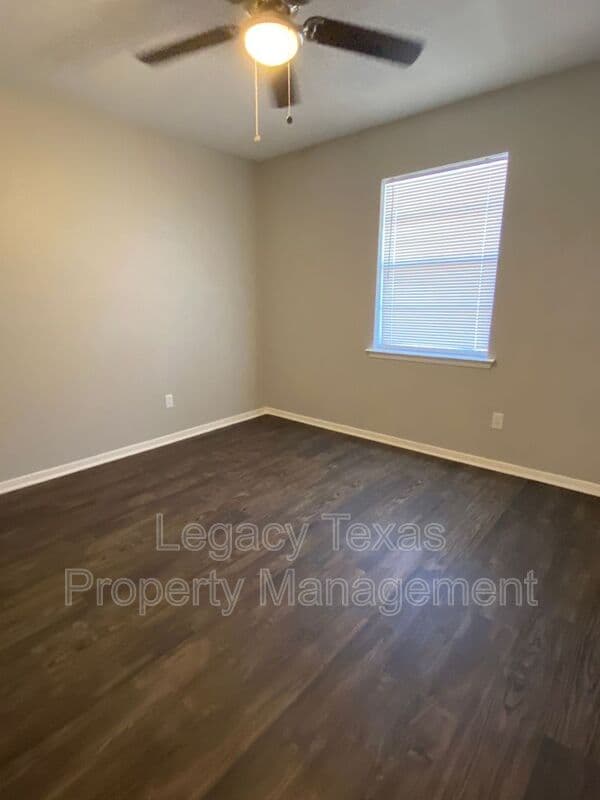 Cleburne Condo: 1302 Berry Dr