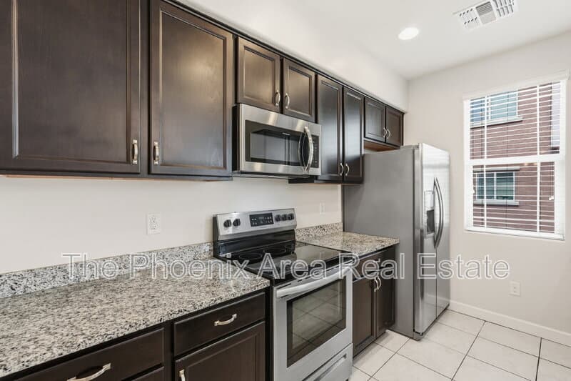 Gilbert Condo: 240 W Juniper Ave Unit 1090