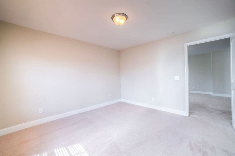Savannah House: 126 Endicott Dr