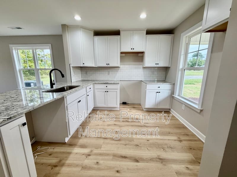Pine Level Townhome: 420 W Main St