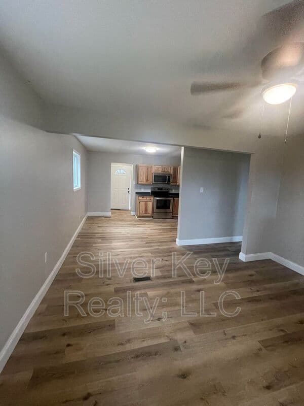 Swwetwater House: 1008 Old Highway 68