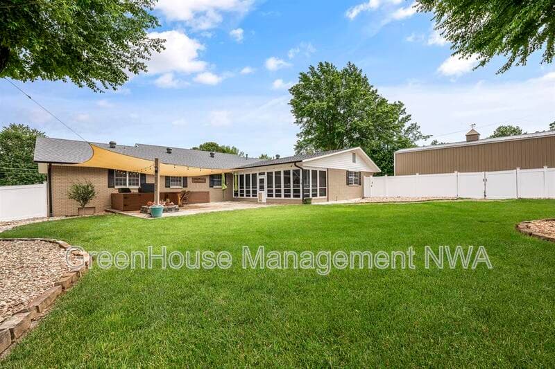 Bentonville House: 1609 SW 2nd Street