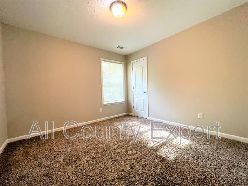 Snellville House: 2370 Temple View Ct