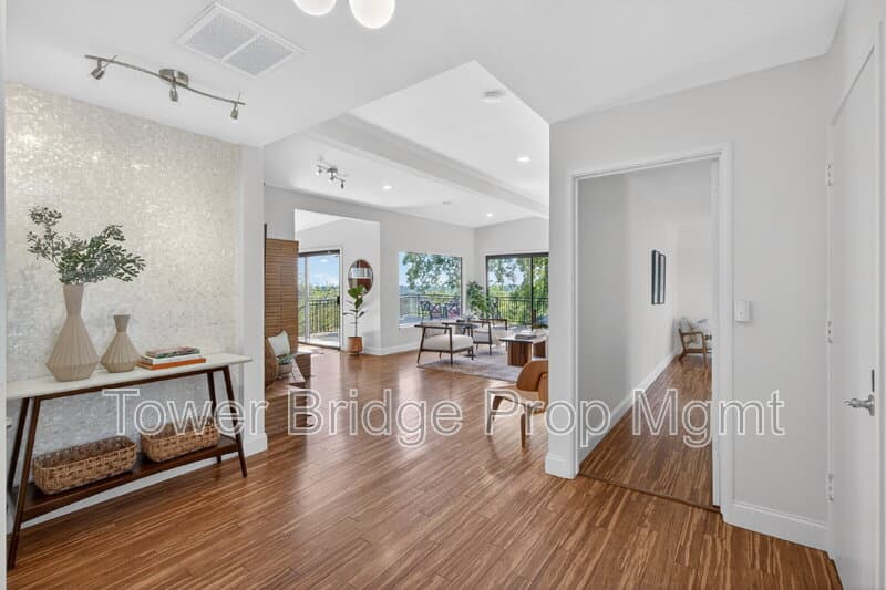 Fair Oaks House: 3937 Orangewood Dr