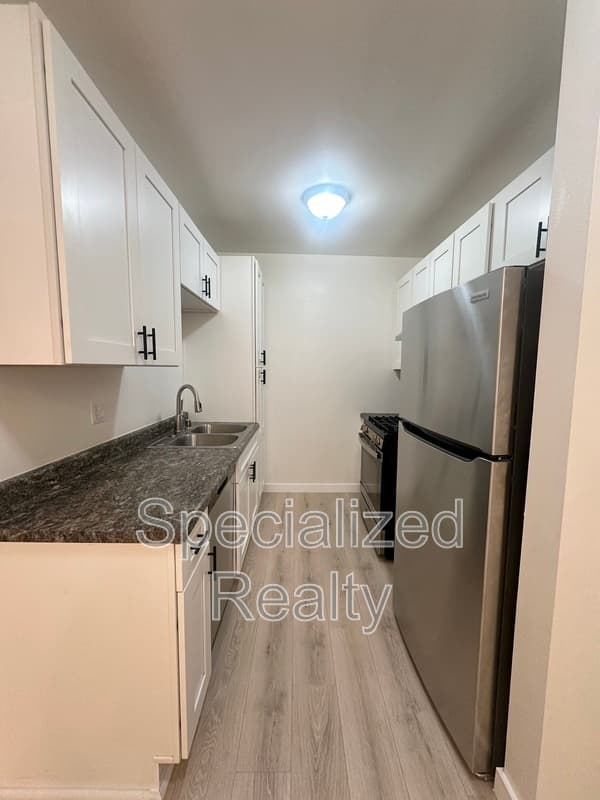 Glendale Condo: 409 Burchett Street