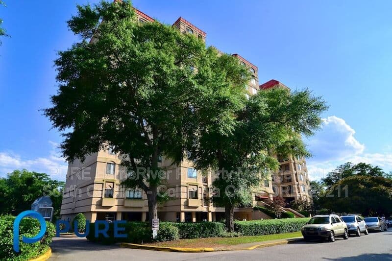 Columbia House: 1600 Park Cir