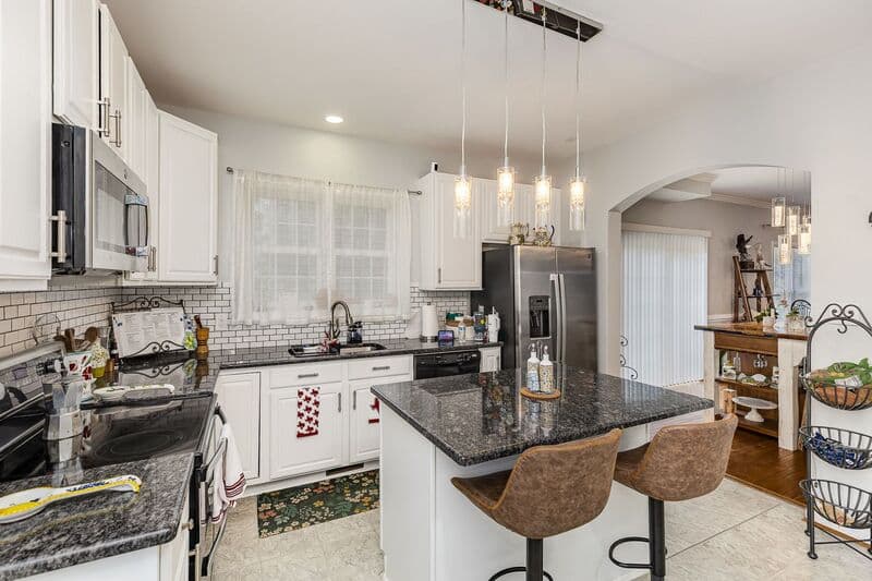 Fredericksburg House: 11814 Gardenia Dr