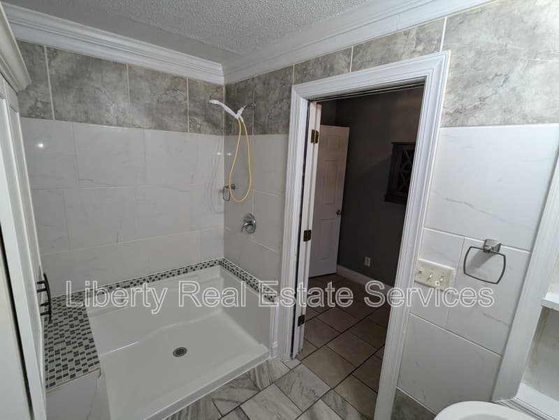 Hinesville House: 599 Olive St