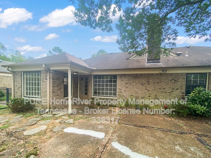 Memphis House: 5654 Chapman Ave