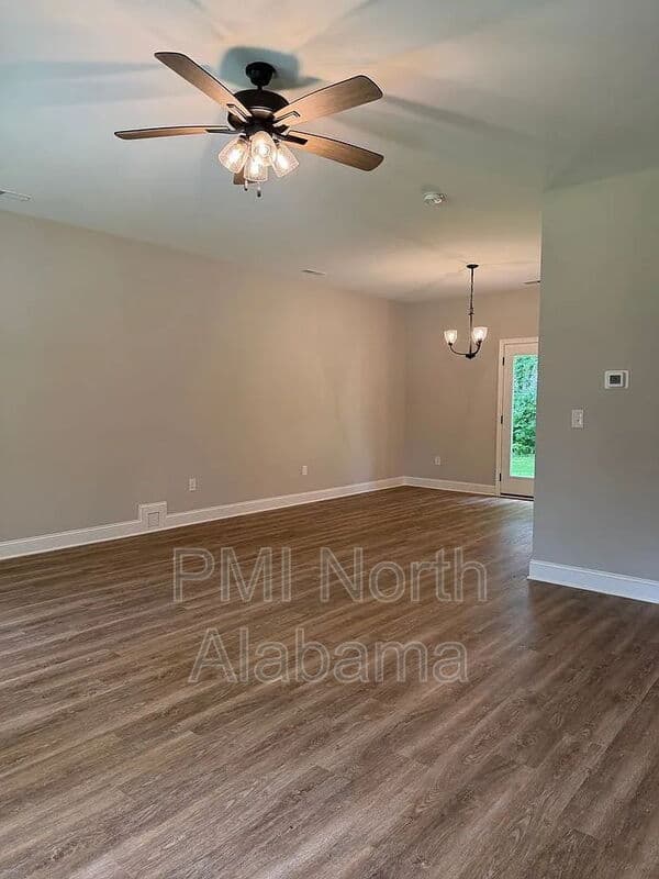 Huntsville House: 1713 Golf Club Lane Northwest