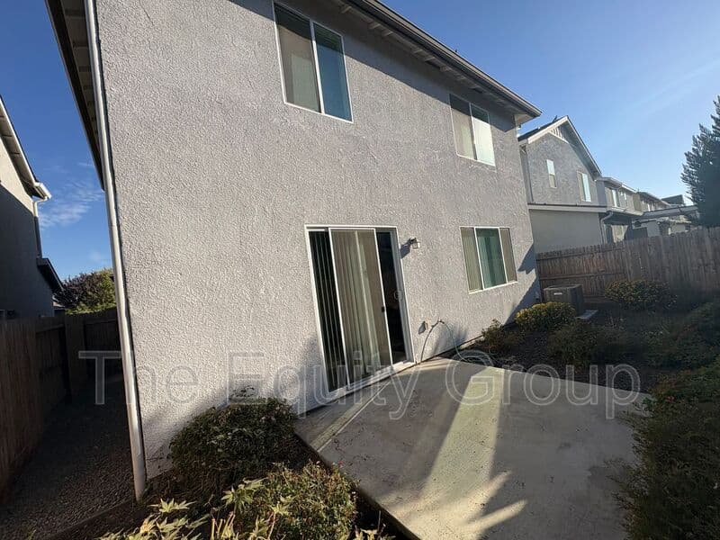 Visalia House: 1005 West Sedona Ave