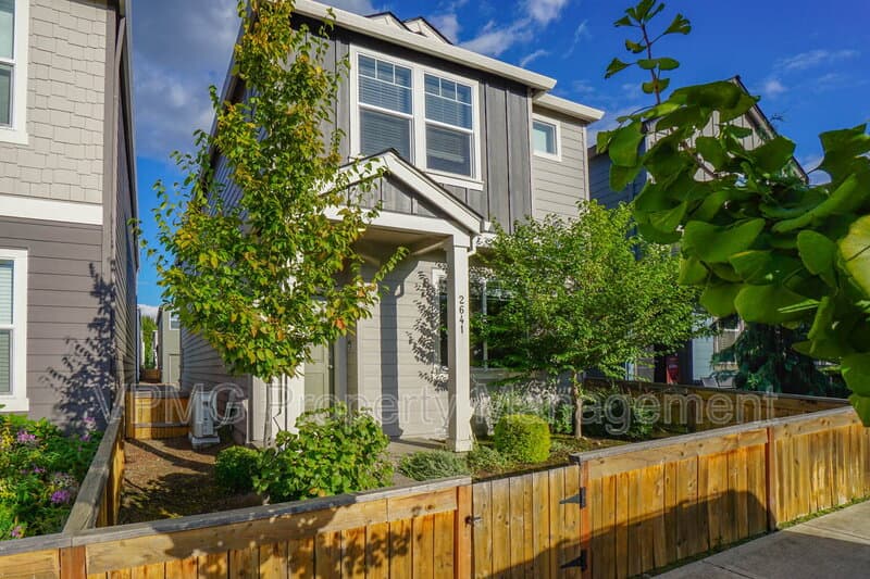 Vancouver House: 2641 Northeast 115th Plaza
