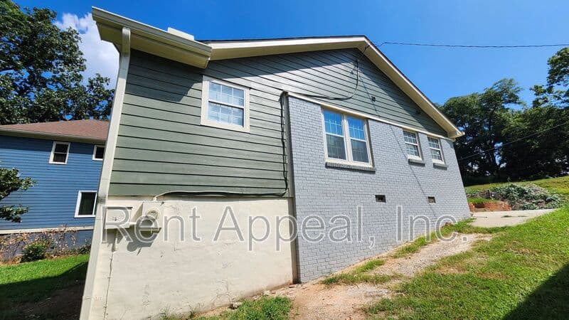 Atlanta House: 943 Violet St Se