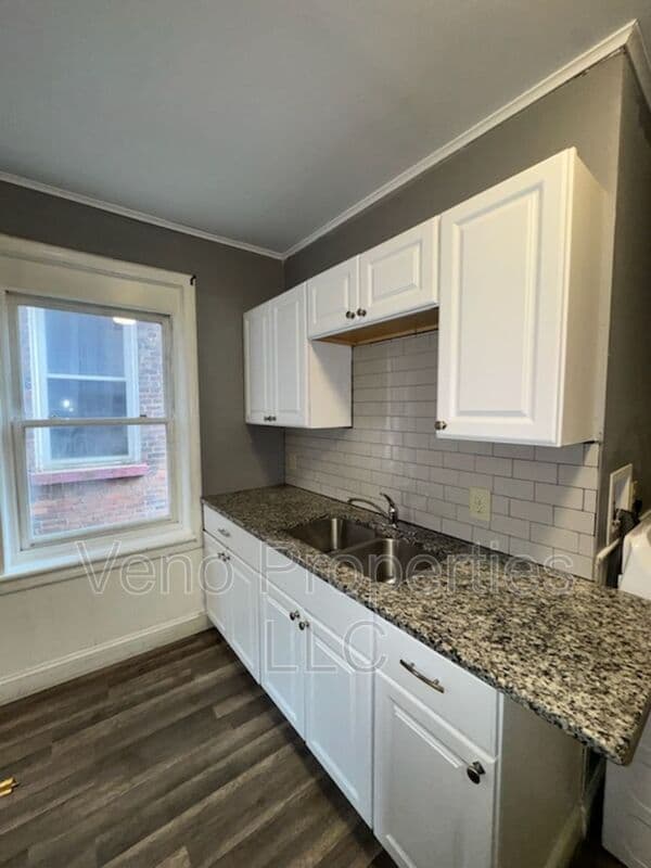 Cohoes House: 3 Cataract Street