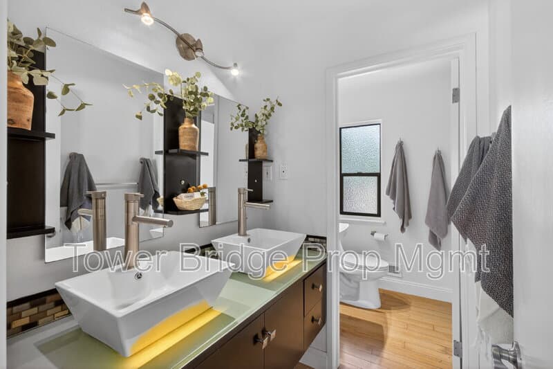 Fair Oaks House: 3937 Orangewood Dr