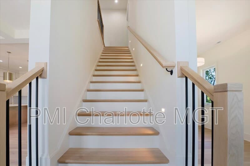 Charlotte House: 428 Dover Ave