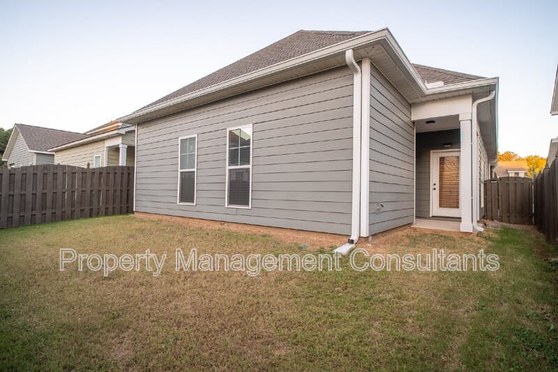 Harvest House: 1033 Highgrove Heights Northwest