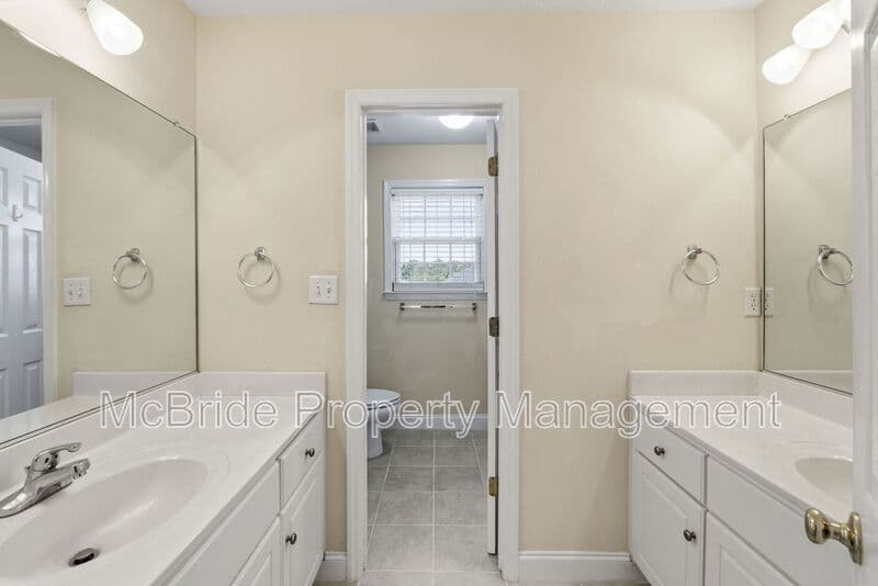 Evans House: 330 Gardenia Drive