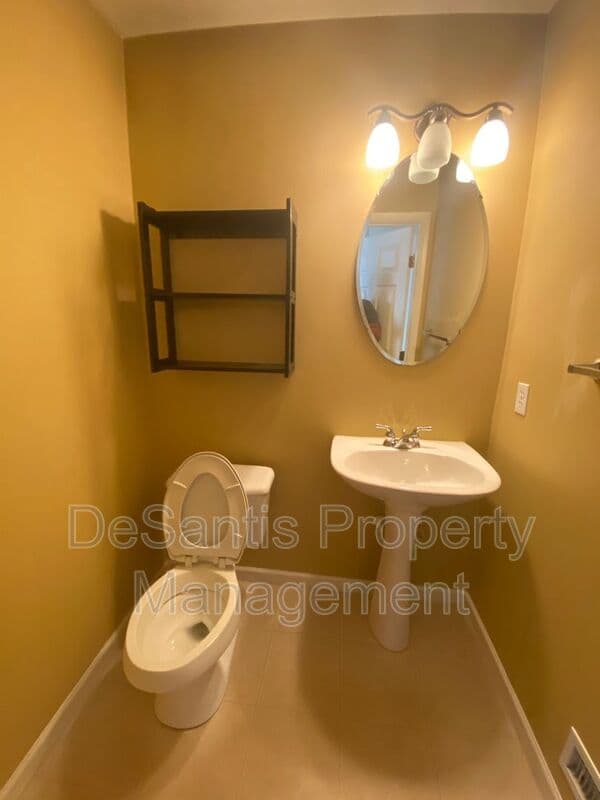 Mars Townhome: 640 Village Green Blvd East