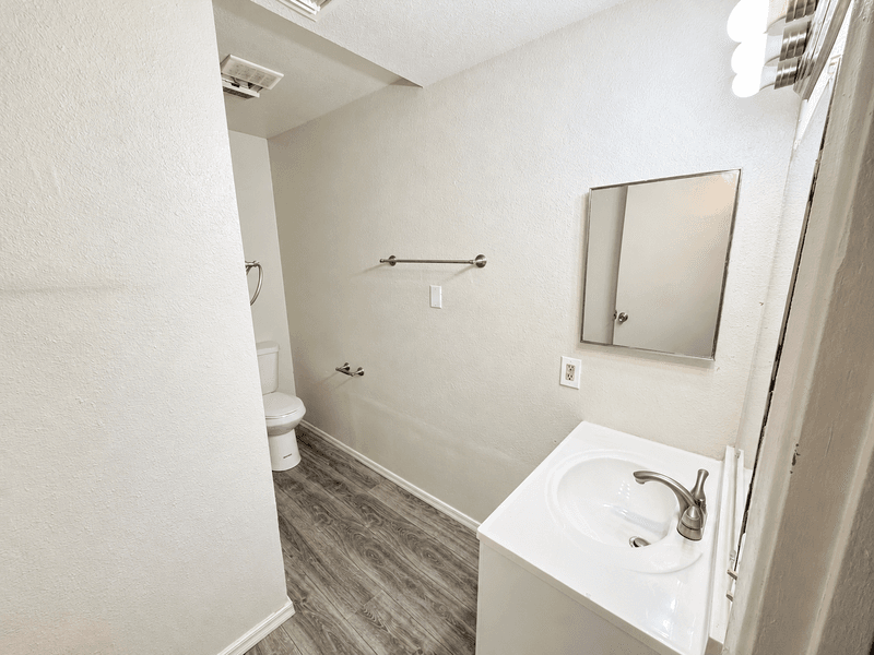 Casa Grande Apartment: 523 West 12th Street