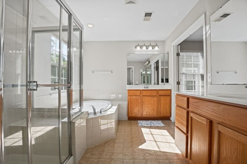 Fredericksburg House: 1100 Wright Court