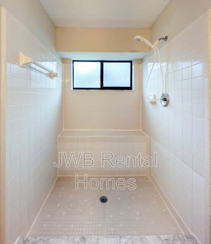 Jacksonville House: 2284 Destine Ln