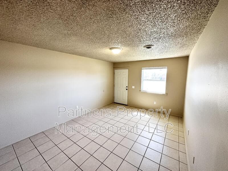 Gentry Condo: 95 Pine Avenue - 2
