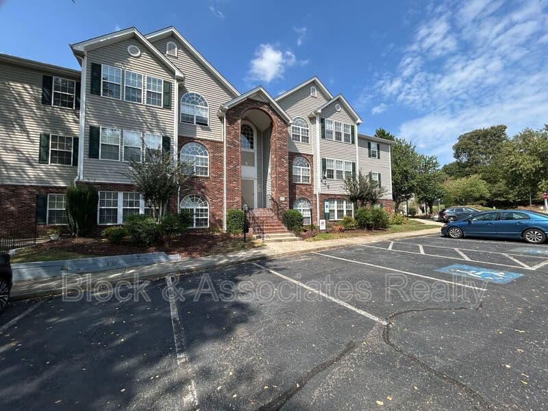 Winston-Salem House: 834 Scholastic Dr