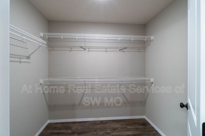Ozark House: 1801 S 15th Ave