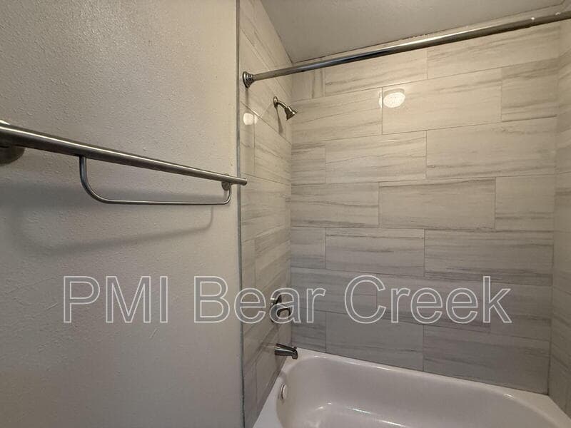Houston Condo: 1824 Thonig Road