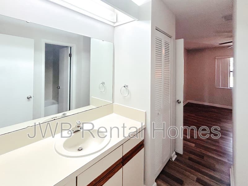Jacksonville Townhome: 8342 Derbyshire Pl