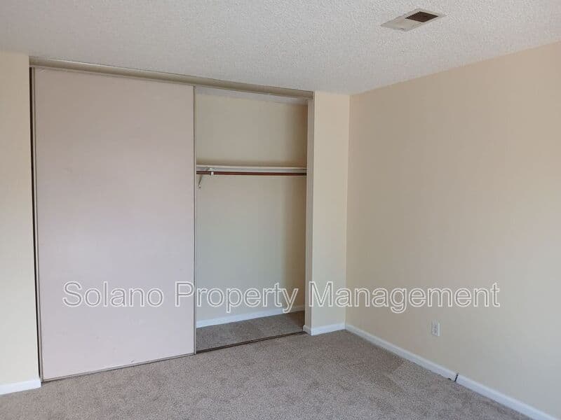 Vallejo House: 400 Mokelumne Drive