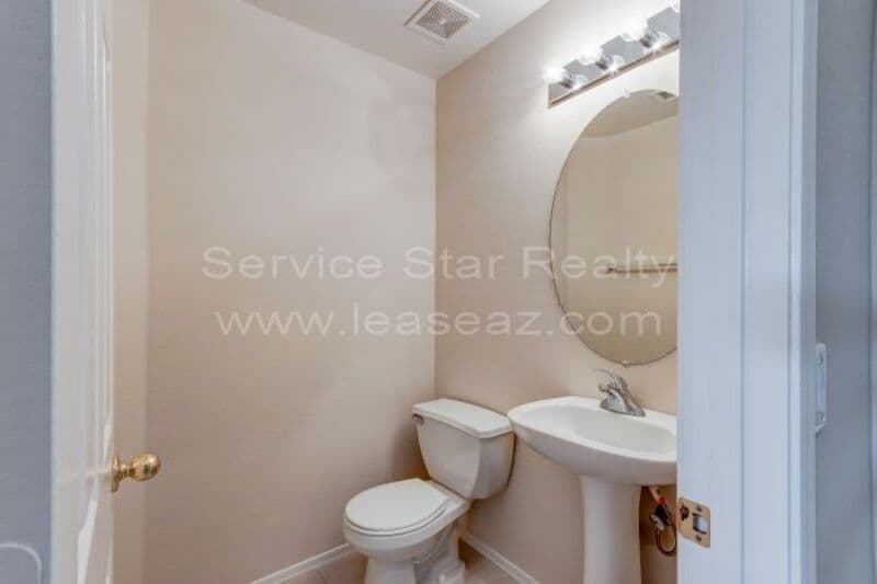 Avondale House: 1710 N 105th Dr
