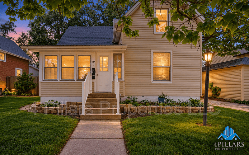 La Porte Condo: 134 Belden St
