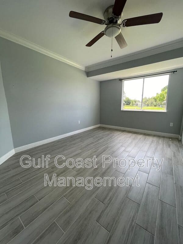 North Port House: 3365 Avanti Circle