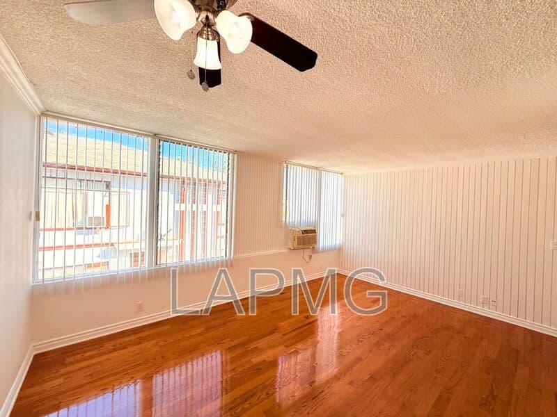 Los Angeles House: 1029 N. Ardmore Avenue