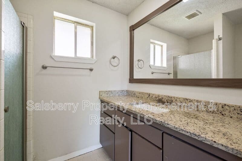 Fort Worth House: 4913 Westlake Drive