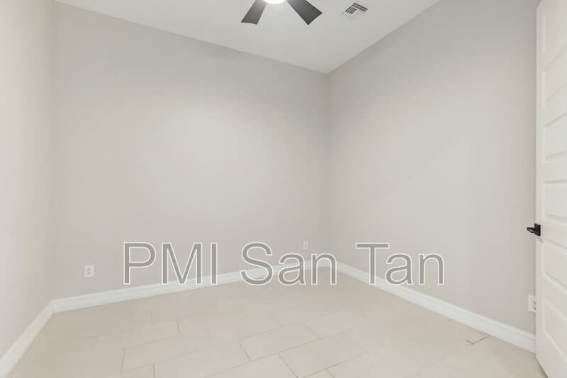 Queen Creek House: 20598 East Avenida Del Valle Court