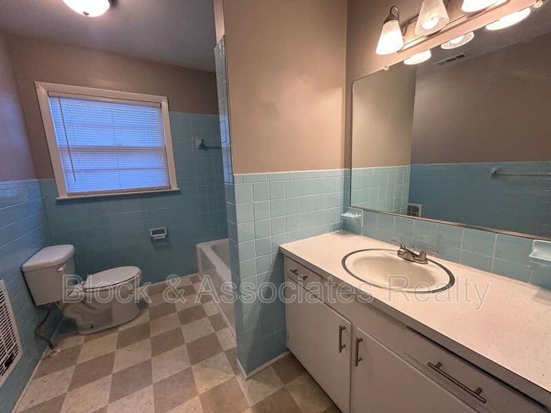 Kernersville Condo: 834 Graves St.
