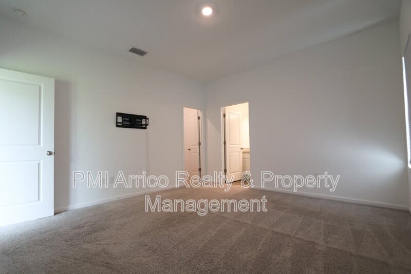 Zephyrhills House: 35552 Shade Fern La