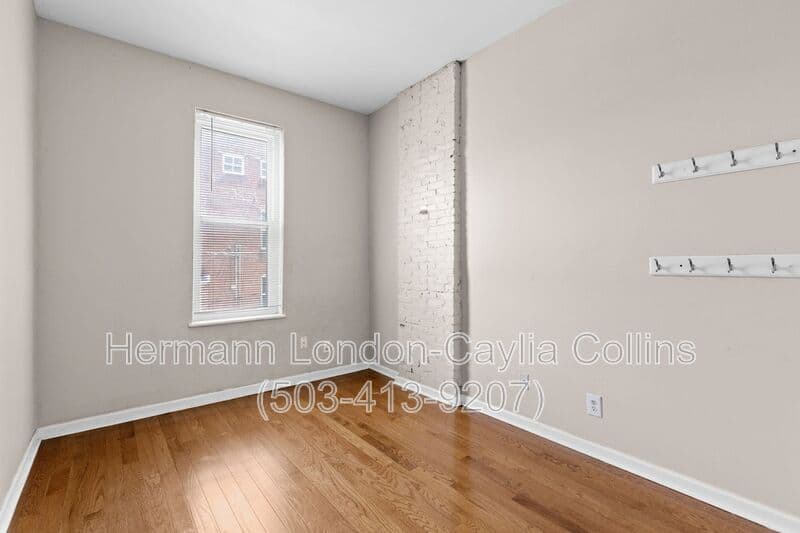 Saint Louis House: 1708 S Tucker Blvd
