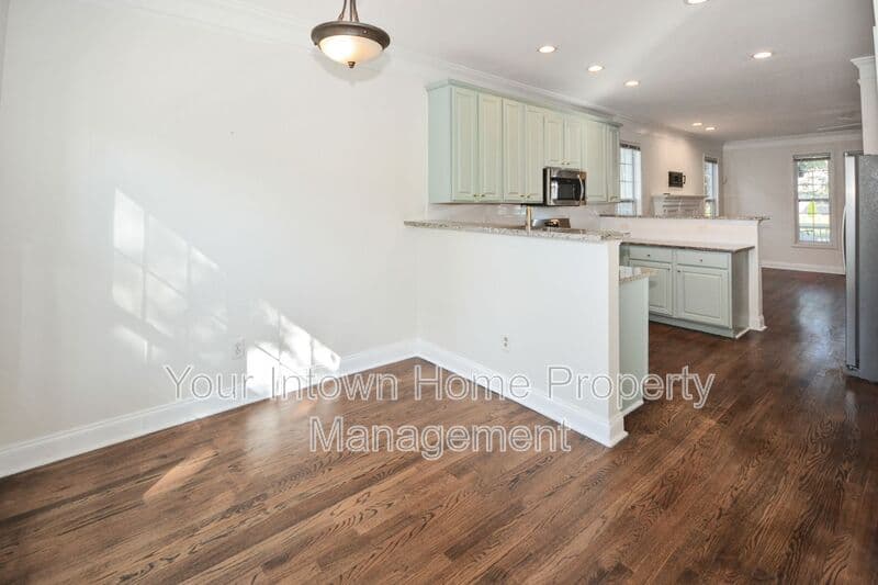 Atlanta House: 69 Haygood Ave SE