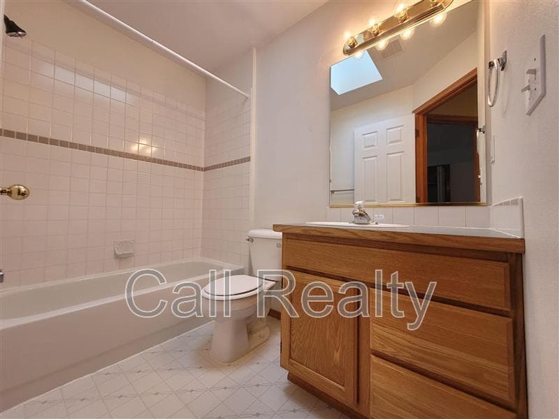 Spokane House: 4720 S Pender Ln