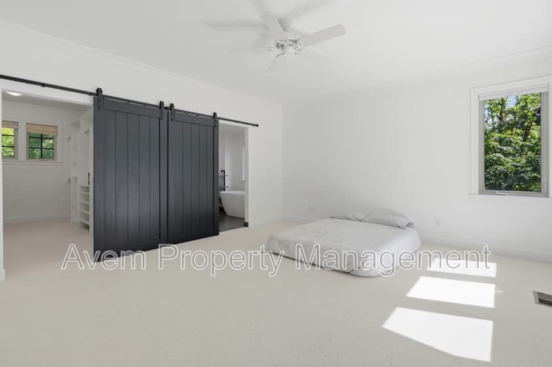 Portland House: 227 NW Seblar Drive