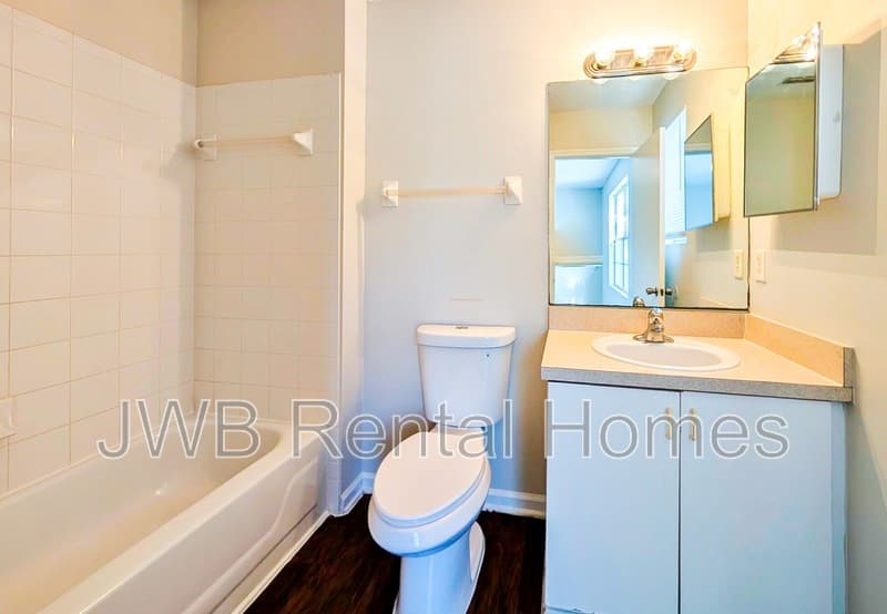 Atlantic Beach Townhome: 79 W 5th St