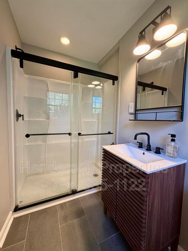 Charlotte House: 6801 Woodland Cr
