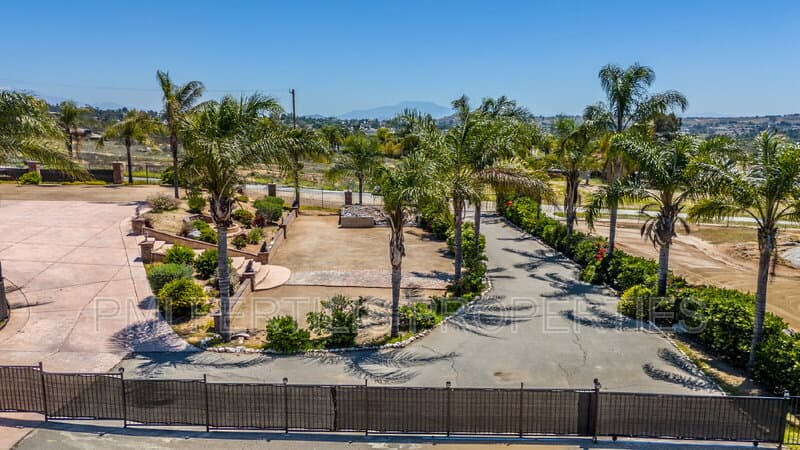 Riverside House: 17425 Cyrus Lane